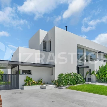 Casa en  La Pradera  de 3 dormitorios estilo moderno