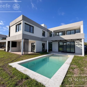 CASA DE CATEGORIA EN VENTA GREENVILLE HUDSON A ESTRENAR 4 AMBIENTES CON PISCINA