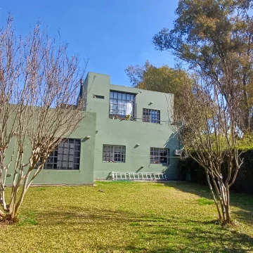 CASA CON PILETA EN LA BOTA, TIGRE.