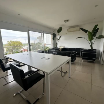 VENDE hermoso departamento ubicado en Leon Guruciaga 57