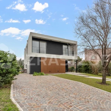 Casa en venta 4 dormitorios en Ayres Plaza
