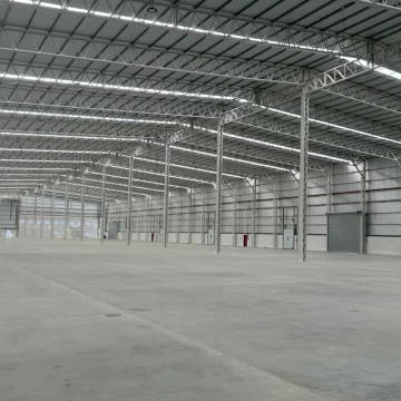 Nave Industrial de 9.000 m2 cub en Camino de la Costa Brava Zarate