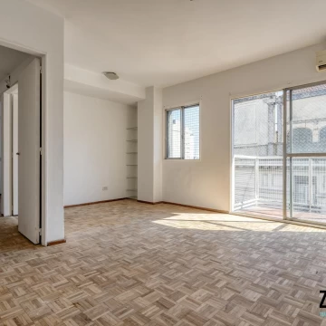 Venta Departamento 2 ambientes en Balvanera. Muy luminoso