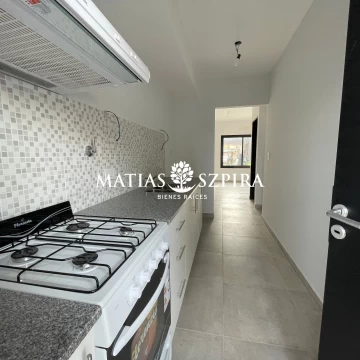  Dos amplio ambientes con jardín y parrilla en complejo 