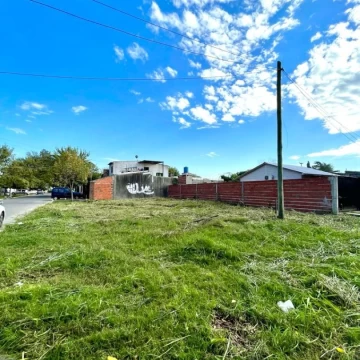 VENDE lote ubicado en Barrio Avambae 