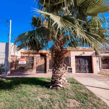 Casa en venta de 3 dormitorios c/ cochera en San Lorenzo