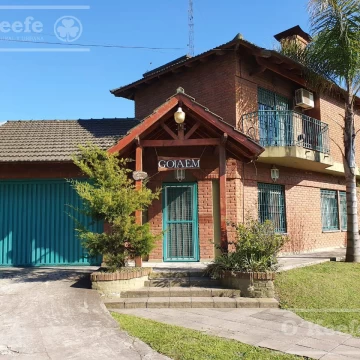 CASA QUINTA EN VENTA SOBRE COLECTORA RUTA 2 CON PISCINA, 2000 M2, APTO CREDITO