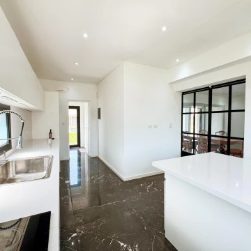 Muy linda y moderna casa en Venta -  Puertos del Lago