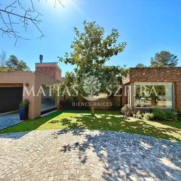 Casa en venta Casco De Alvarez 4 ambientes