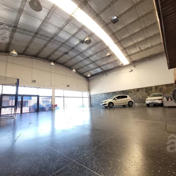 Galpón/Local en Venta en Loma Hermosa - Ingreso por dos Avenidas
