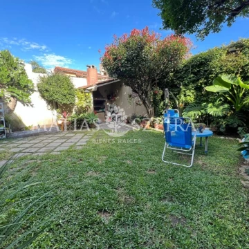PERMUTA CASA DORMITORIO EN SUITE Y JARDÍN 