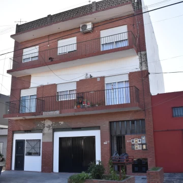 OPORTUNIDAD venta de edificio en Bloque 6 Departamentos   Local   cochera Quilmes