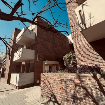 Departamento en Venta - 3 dormitorios -Alberdi - Exteno con Balcon