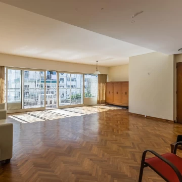 Departamento en Venta en Belgrano. 4 ambientes con cochera