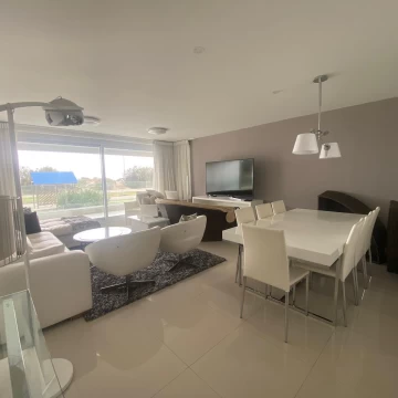 Departamento en Venta en Playa Mansa - Punta del Este