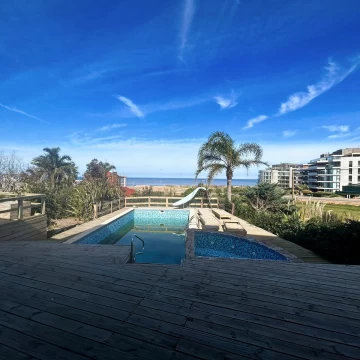 Venta casa 4 dormitorios con vista al mar - Maldonado - Punta del Este