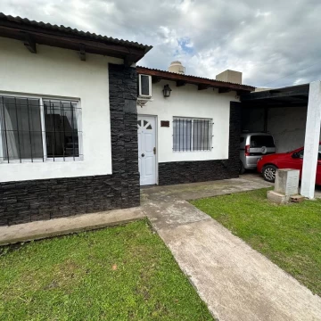 VENDE/PERMUTA casa ubicada en Altamira 1387