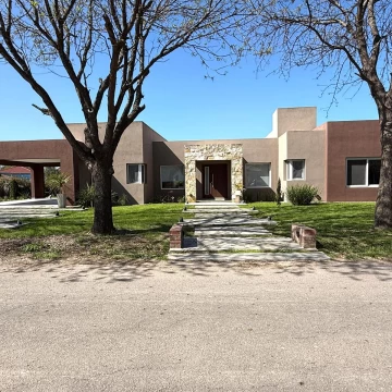 casa en venta de 3 ambientes con pileta y fondo a espacio verde en haras san pablo UF  118