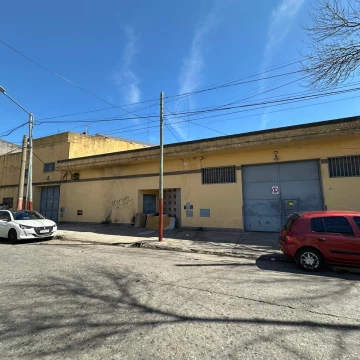 Deposito en venta - 1673 m2 - Lanus