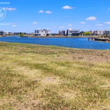 Lote a laguna en venta en Sebastián Gaboto Pueblos del Plata Hudson Berazategui Posesion Inmediata