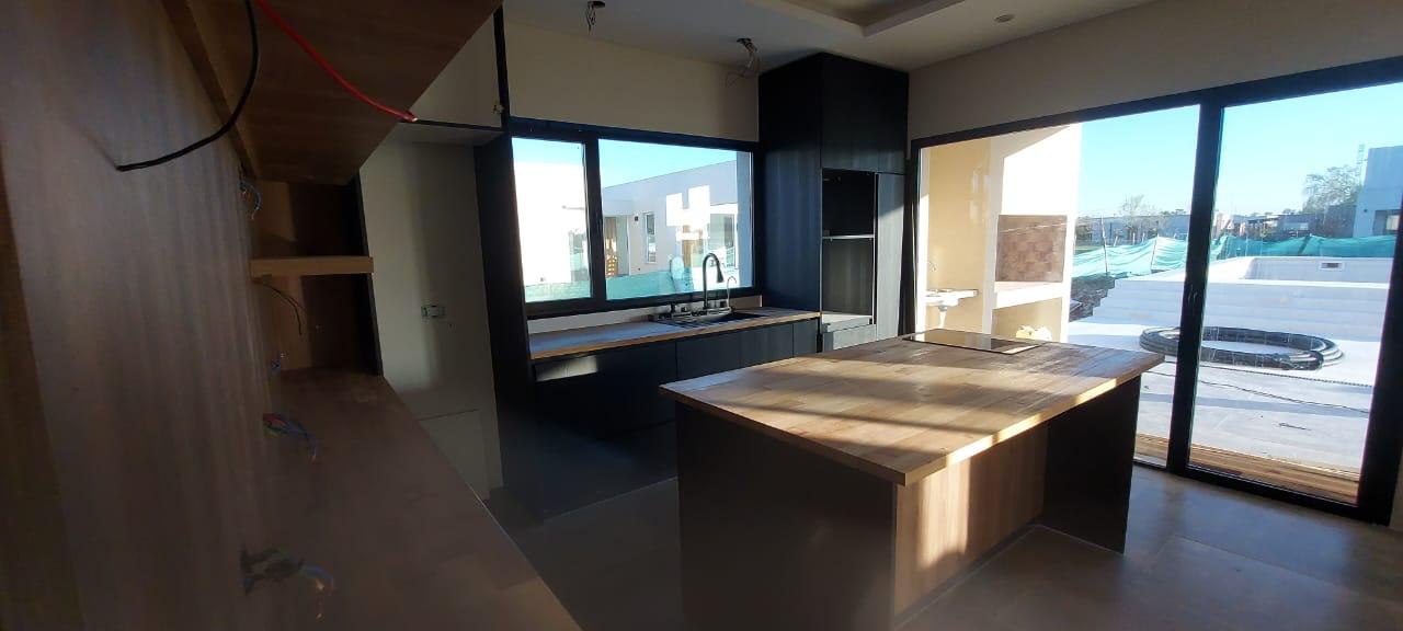 Casa en Venta - 3 AMB en Santa Isabel II - 3