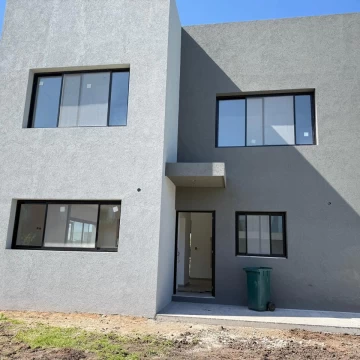 Casa en  Venta 4 dormitorios   Estudio- Lagoon Pilar- Financia