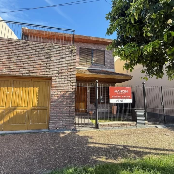 Casa en venta de 3 ambientes con patio y cochera - Villa Ballester