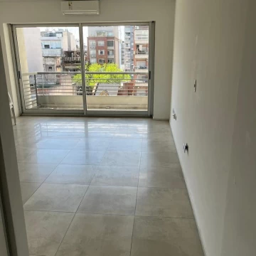 ALQUILER - Monoambiente con balcón - semi nuevo impecable - CABALLITO