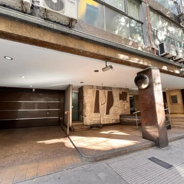Venta de Cochera en Recoleta – Ubicada entre dos columnas – Cómoda y Segura