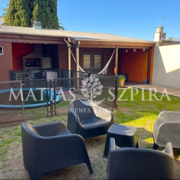 CASA CON EXCELENTE UBICACION