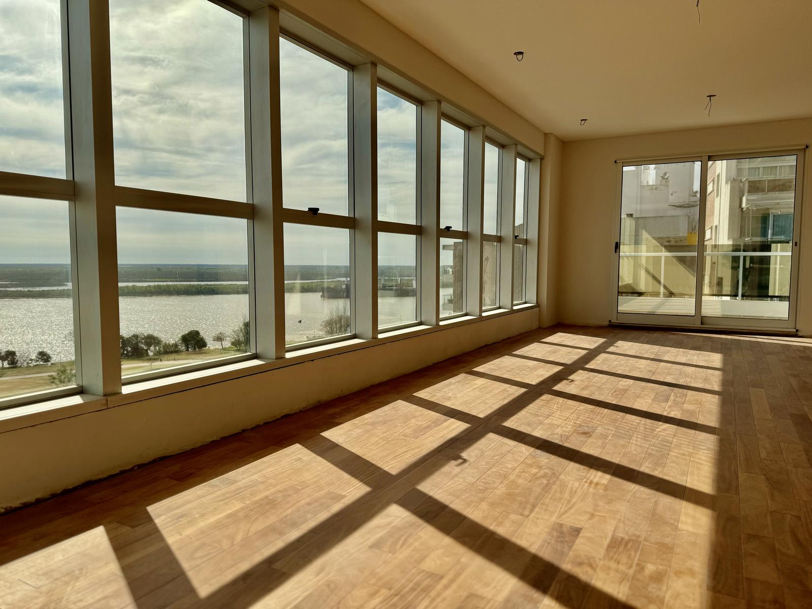 Departamento de 3 dormitorios en  venta con vista al Rio