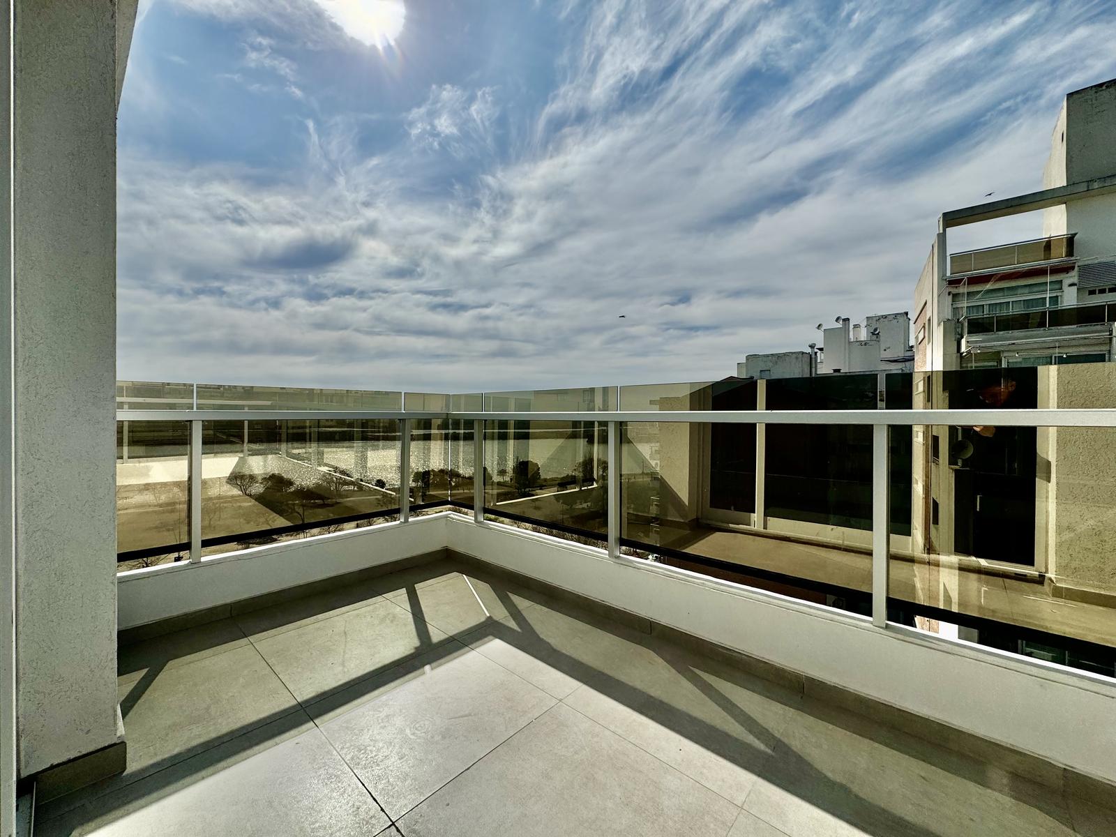 Piso Exclusivo de 3 dormitorios en  venta con vista al Rio