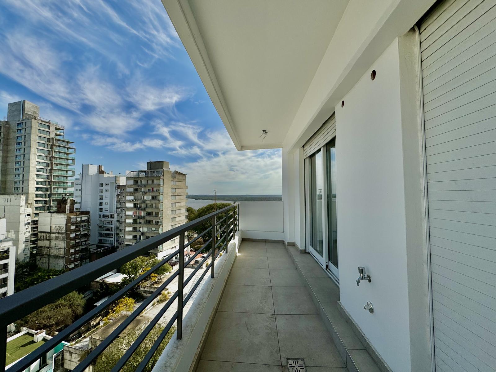 Piso Exclusivo de 3 dormitorios en  venta con vista al Rio