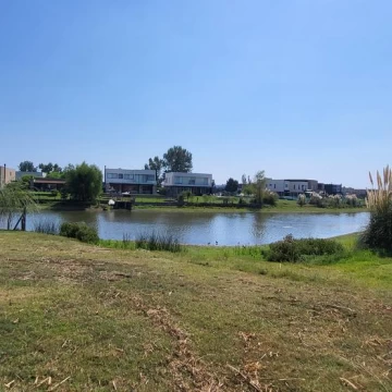 Lote al agua en venta. El Canton - Islas