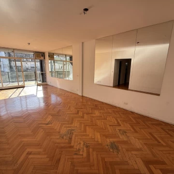 VENTA - 4 AMBIENTES CON BALCÓN - DEPENDENCIA BAULERA GUARDACOCHE - COLEGIALES