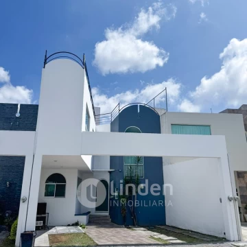 CASA EN VENTA EN FRACCIONAMIENTO PUENTE LA SANTÍSIMA, SAN ANDRÉS CHOLULA, PUEBLA.