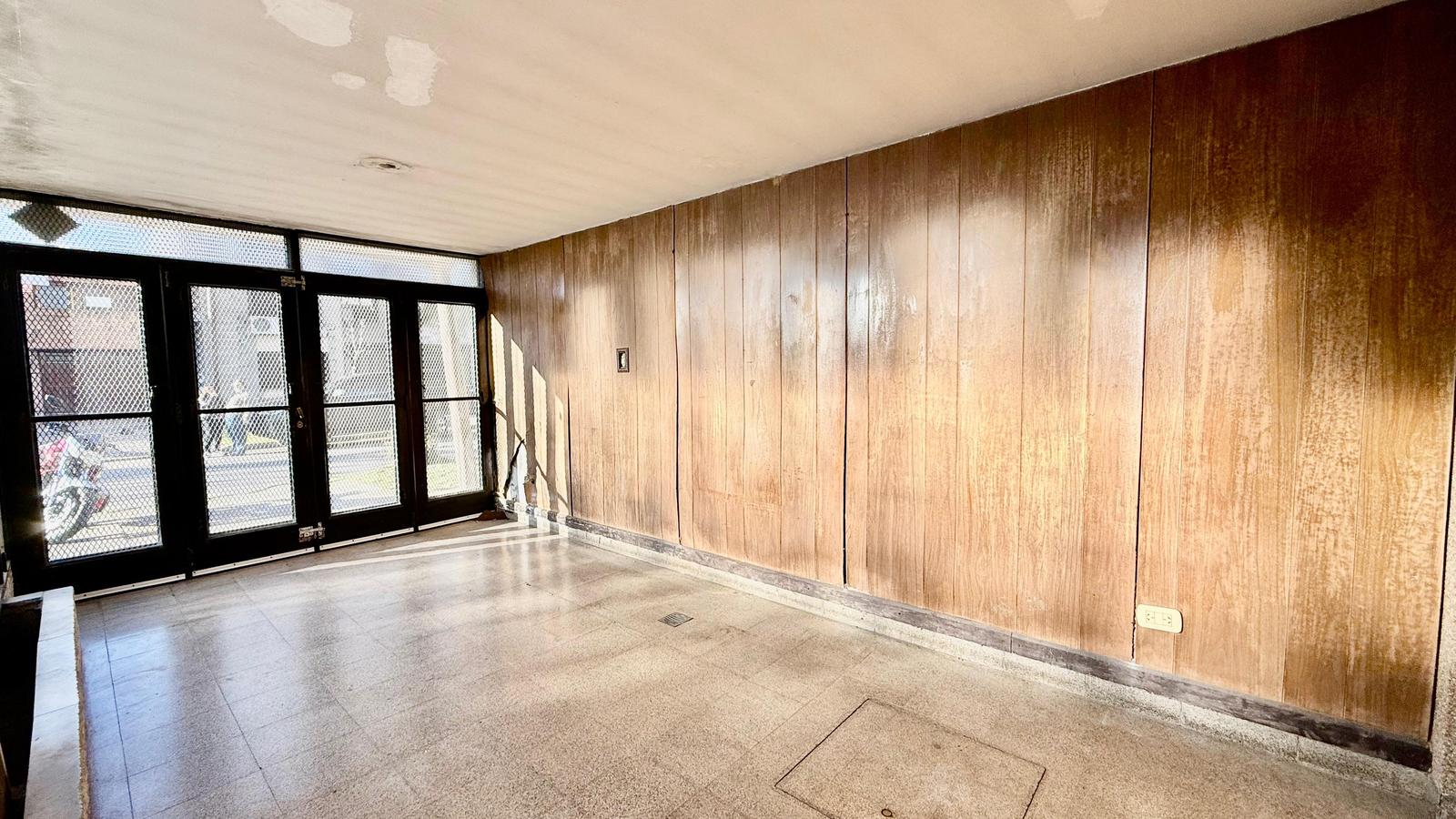 Casa en venta de 3 dormitorios con patio, parrilla y cochera - Rosario, Jorge Cura