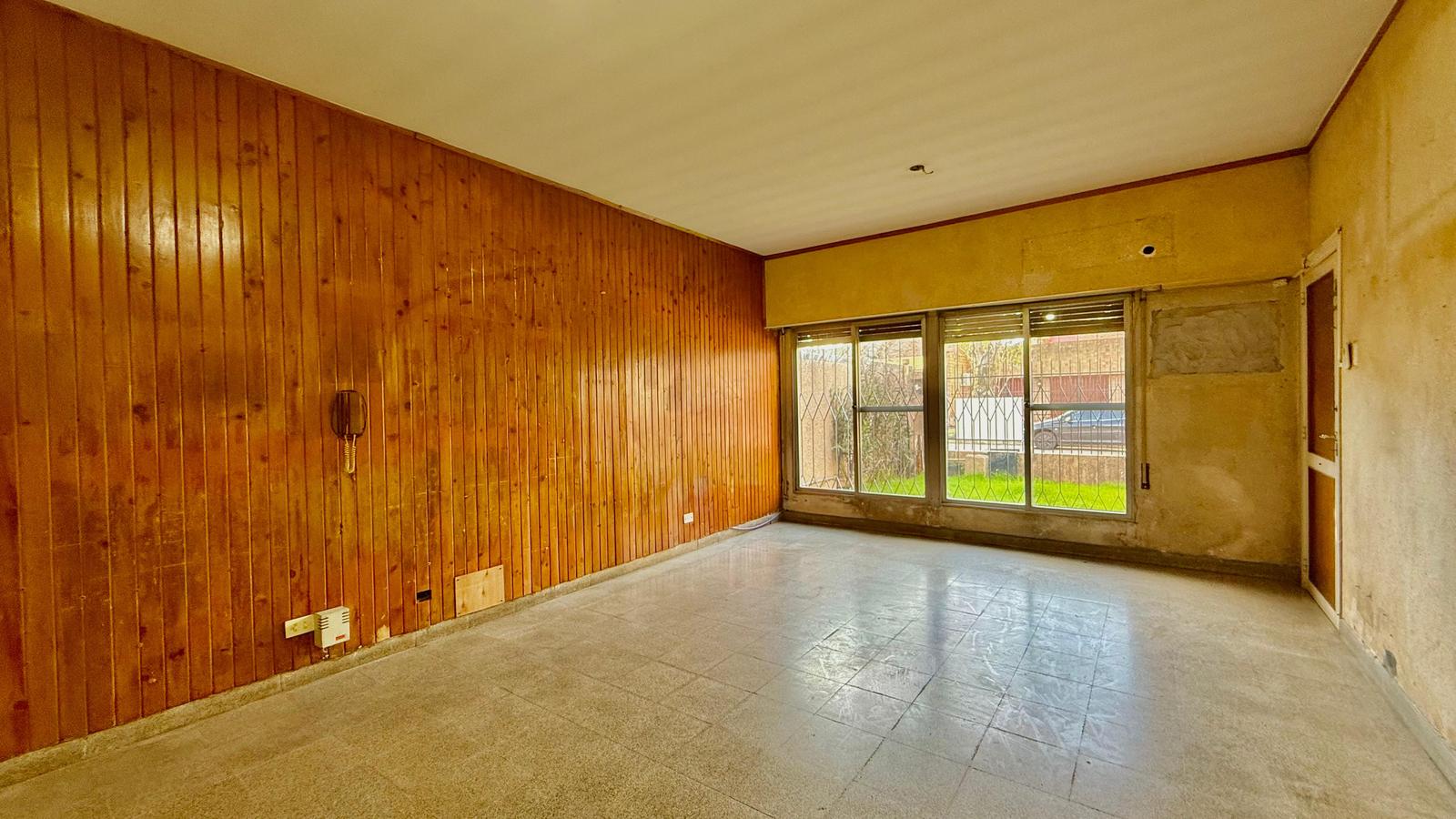 Casa en venta de 3 dormitorios con patio, parrilla y cochera - Rosario, Jorge Cura