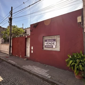 Casa con potencial en ubicación estratégica de barrio Lourdes