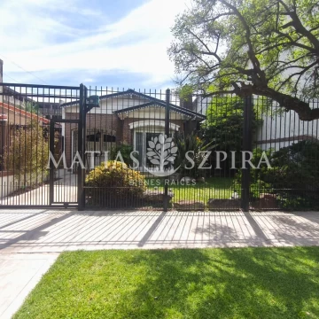 Chalet en venta 4 ambientes Castelar Sur