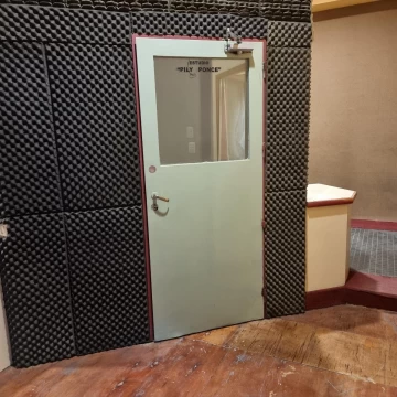 Oficina en planta alta cordoba 900