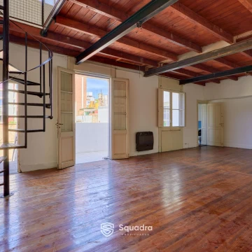 VENTA | PERMUTA - Casa de pasillo 2 dormitorios. Local al frente - Echesortu, Rosario. APTO CRÉDITO.