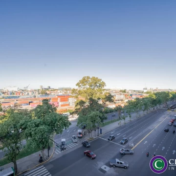 Vista al RÍO - Semipiso Alto de 3 amb. c/ Dep. y Balcón sobre Av. del Libertador