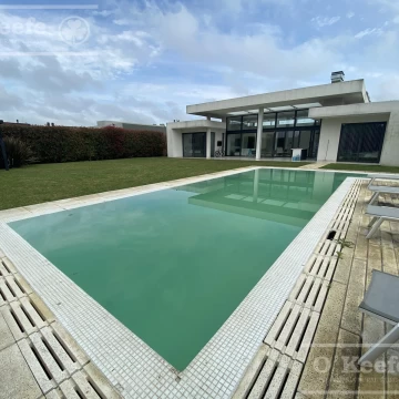 Casa en venta frente al lago Barrio La Cándida- La Plata