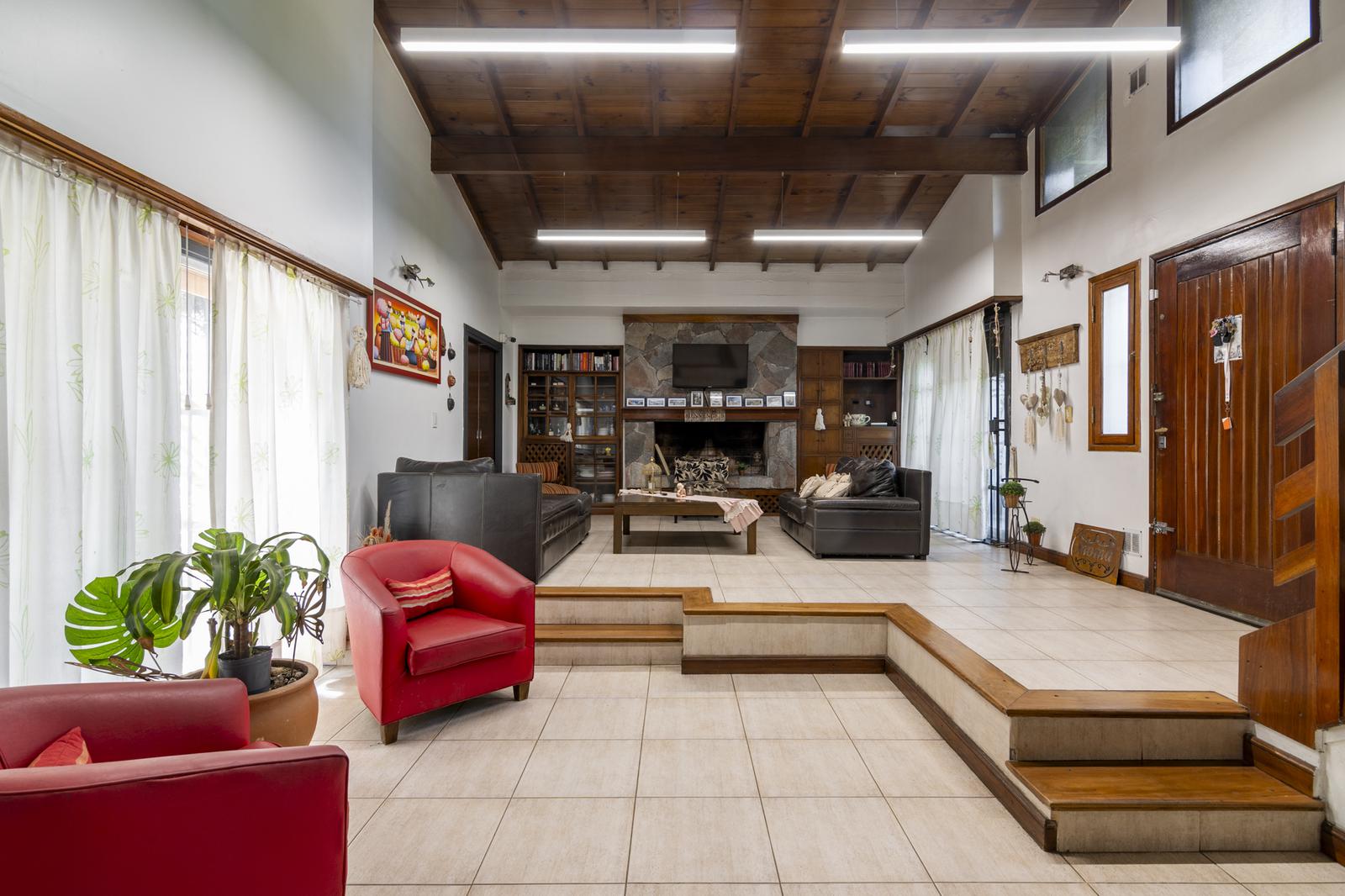 Casa de 4 dormitorios en Castelar, foto 3