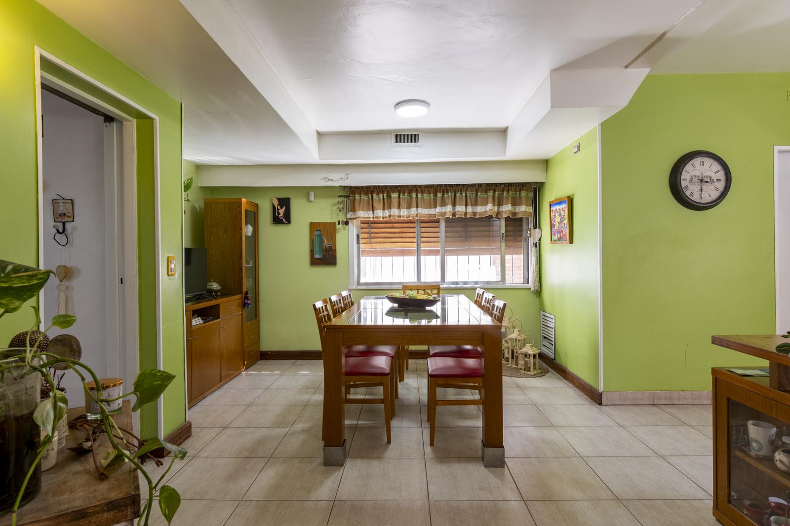 Casa de 4 dormitorios en Castelar, foto 4
