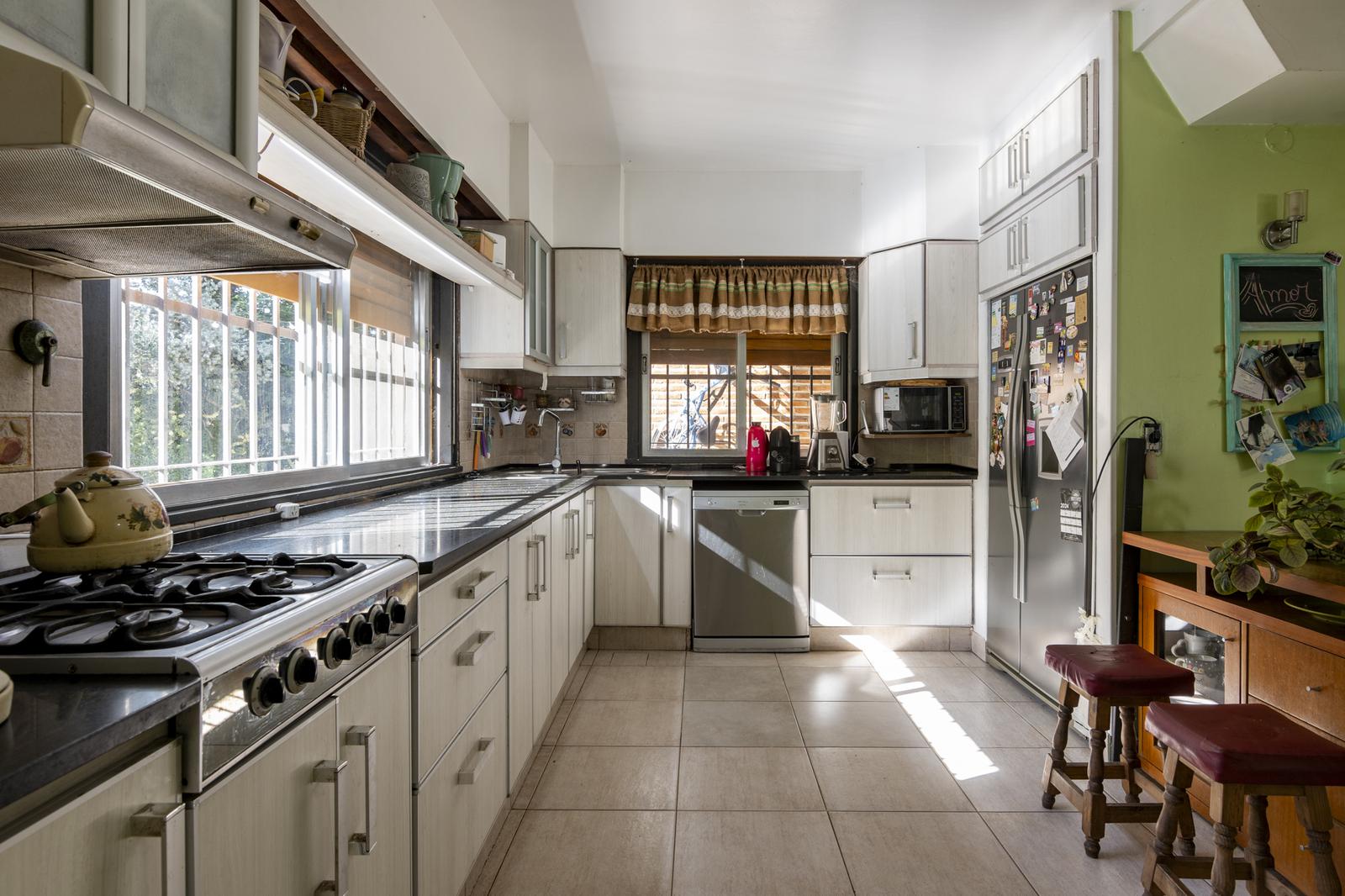 Casa de 4 dormitorios en Castelar, foto 5
