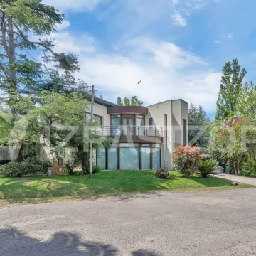 Casa en venta con impresionante vista al golf enLarena CC, Pilar. OPORTUNIDAD