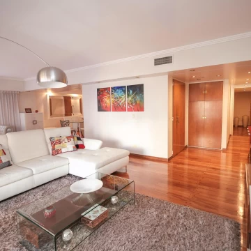 Venta - Piso de 5 Ambientes con balcón - 2 Cocheras  - Torre de Categoría – La Imprenta