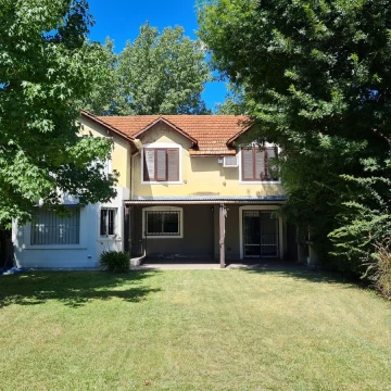 Venta Casa 4 dormitorios Impecable Fisherton